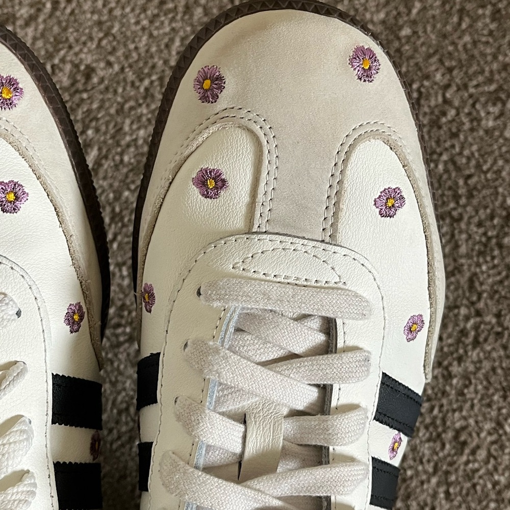 Adidas Samba White Sneakers with Black Stripes and Floral Embroidery - Picture 5 of 14